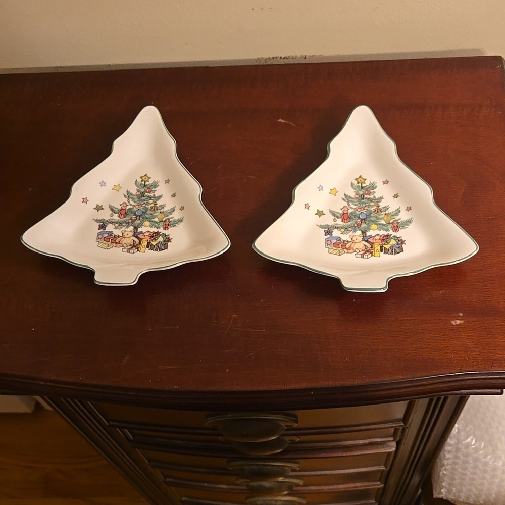 Nikko  Small Christmastime Candy Dishes Set of 2
